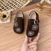 Zapatos Birkenstock Casuales de Gamuza para Niñas 2026 Primavera y Otoño Nuevos Suela Suave Graffiti de Fuegos Artificiales Elegantes Zapatos de Cuero Mocasines para Niños