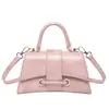 Versátil bolso pequeño cuadrado para mujer, nuevo y moderno 2026, mini bolso de mano simple para el día a día, bolso de hombro cruzado de lujo ligero a la moda