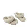 Chanclas versátiles para mujer para uso en exteriores, nuevas y elegantes pantuflas de algodón esponjosas y cómodas con suela gruesa para otoño e invierno