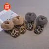 Botas de neve de inverno para bebê, novo estilo chinês, botas de algodão grossas e quentes, versáteis e estilosas para crianças, com forro de fleece, solas antiderrapantes e material de algodão ultrassuave