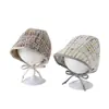 Gorro de estilo coreano para bebés y niños pequeños, sombrero moderno y versátil que cubre las orejas, nuevo sombrero retro de cuadros grandes para otoño/invierno para bebés