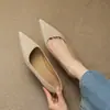 ¡No más pies cansados! Zapatos Planos Ocultos que Aumentan la Altura, Color Nude, Puntiagudos, Boca Baja, Otoño 2026, Simples, Versátiles, Cómodos, de Piel