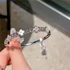 Pulsera de Diamantes Micro-incrustados de Lujo Ligero y Sensación de Alta Gama para Mujer, Pulsera Sencilla de Moda de Acero de Titanio que no se Decolora, para Pareja, Combinable con Todo, Primera Joya