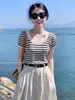 Camiseta de Punto de Manga Corta a Rayas con Cuello en U de Contraste para Mujer, Primavera y Verano, Casual de Gama Alta, Acortadora de Edad