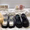 Artículo Caliente de Moda 2026 Verano Nuevo Estilo Japonés Gama Alta Punta Redonda Punta Cerrada Medias Zapatillas Gruesas Suela Zapatos Casuales para Mujer al Aire Libre