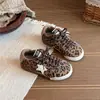 Zapatos de Lona Retro con Estrella para Niños 2026 Primavera Estilo Coreano para Niñas Versátiles de Velcro Casuales Zapatos Deportivos de Suela Suave para Niños