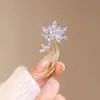 Broche de Mariposa para Mujer Sentido de Gama Alta Nicho Venta al por Mayor Pin de Perla Temperamento Fijo Metal Traje Joyería de Perlas