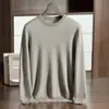 Suéter masculino de cashmere com gola alta discreta, mangas compridas, estilo pulôver, adequado para uso business casual, camada base de malha de lã para outono e inverno