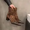 Outono/Inverno 2026 Novas Botas Martin de Salto Grosso Bico Fino Confortáveis Versáteis de Alta Qualidade para Mulheres Botas Emagrecedoras de Temperamento Francês