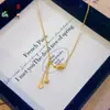 Nuevo Collar de Lujo Ligero de Diseño de Nicho con Lingote de la Fortuna Giratorio con Carácter "Fu" y Adornado con Pedrería para Clavícula de Cintura Pequeña para Mujer