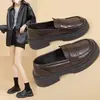 Mocasines de Suela Gruesa para Mujer que Aumentan la Altura Otoño 2025 Nuevo Estilo Británico Zapatos Pequeños de Cuero Negro Zapatos de Cuero sin Cordones