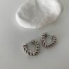 Aretes Retro Dorados Love Twist Otoño e Invierno de Alta Gama Nicho Combinables Simples Modernos de Comercio Exterior para Mujeres