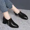 Zapatos de corte bajo para mujer, tacón grueso, nuevo estilo otoño 2026, zapatos para madre de mediana edad, zapatos de mujer, cómodos, versátiles, tacón medio, zapatos pequeños de piel