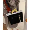 Bolso de Axila de Alta Gama Retro para Mujer Invierno 2025 Nuevo Bolso Tote de Gamuza Gran Capacidad Bolso de Hombro Único de Felpa