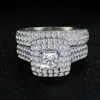 Conjunto de Alianças de Casamento em Zircônia com Toque de Luxo Leve e de Alto Padrão para Mulheres, Requintado para Banquetes de Casamento, em Estoque R3400A-R3400C