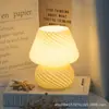 Lámpara de Mesa de Vidrio Creativa Ins Homestay Xiaohongshu Luz Nocturna Retro Lámpara de Mesa de Noche para Dormitorio Decoración Simple para Estudio