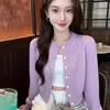 Estilo suave y relajado, cárdigan de punto morado con cuello redondo para mujer, nueva colección otoño/invierno 2026, moderno y único, un top corto muy elegante