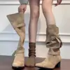 Nuevas botas estilo western de tacón grueso con diseño de vaquero, tendencia 2026, para mujer, otoño/invierno, punta fina, con estética de bota de montar, botas altas