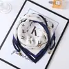 Bufanda Nueva de Algodón y Lino Cuadrada Pequeña para Mujer Otoño e Invierno, Moderna y Versátil, Bufanda Cálida, Hebilla Magnética, Procesamiento Decorativo y Personalización
