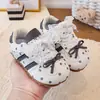 Sapatos para Meninas 2026 Outono Novo Tênis Princesa Infantil Sapatos Casuais para Meninas com Solado Macio e Cadarço para Crianças Pequenas