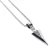 Collar de acero de titanio estilo hip-hop Collar de personalidad retro Joker Accesorios de celebridad de internet Cadena para suéter Collar de lanza triangular para mujer Venta al por mayor