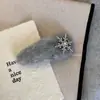 Pinza para el pelo de felpa gris con copo de nieve, pinza para flequillo, pinza lateral, dulce ambiente de otoño e invierno, pinza pequeña para nieve, pinza BB