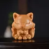 Talla de madera de tuya para enviar bendición zorro de nueve colas hombres y mujeres llevan para jugar zorro ciruelo colgante pieza de mano regalo lugar escénico venta al por mayor