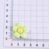 Accesorios de joyería de resina con flores pequeñas y frescas para todos los conjuntos Accesorios para el cabello de gel de crema Zapatos con agujeros Accesorios de bricolaje Fabricantes al por mayor