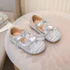 Sapatos de Princesa Prata para Meninas Desenho Animado Laço Solado Macio Sapatos de Performance Verão Finos Sapatos de Couro Infantis Sapatilhas para Menininhas