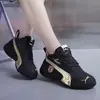 Venta al por mayor transfronteriza de nuevos modelos de otoño de Zapatos Unisex para Pareja, Zapatos de Papá de Moda Casual Transpirables de Suela Blanda Cubiertos de Cuero que Aumentan la Altura