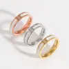 Anel Feminino Anel de Concha com Três Diamantes Estilo Novo Simples e Fashionável Titânio Banhado a Ouro 18K Anel para Dedo Indicador Joias Ins Femininas