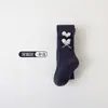 Leggings para niña de algodón peinado con estampado de corazones, colección otoño e invierno 2026, mallas lisas dulces para niña, disponibles para venta al por mayor con envío gratis