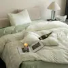 Conjunto de cama de inverno de luxo para bebê, incluindo um conjunto de quatro peças com uma capa de edredom de veludo de leite e lençóis de flanela espessos