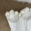 Top de Vestido Blanco sin Tirantes con Embellecimiento de Rosa Blanca Tridimensional de Lujo Ligero