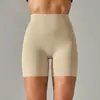 Pantalones de yoga de estilo nuevo sin línea de vergüenza color piel para mujer, cintura alta, realce de glúteos, compresión abdominal, shorts deportivos de tres puntos