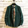 Camisa de pana para hombre de manga larga al por mayor, color liso, simple, coreana, corte slim, camisa coreana de corte slim para hombre, top para hombre