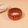 Pulseiras de Madeira Novas Transfronteiriças Europeias e Americanas, Pulseiras Retrô, Simples e Versáteis, Pulseiras de Luxo Leve, de Alta Qualidade e com Temperamento para Mulheres Atacado