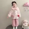 Roupas infantis, conjunto de pijama coral fleece para meninas, novo estilo de inverno, conjunto de duas peças para bebê, roupa de casa de flanela espessa