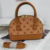 Bolso de concha de nicho estilo francés vintage para mujer, Nuevo de moda 2025 estilo Hong Kong material de retazos bolso de hombro y cruzado para mujer