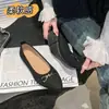 Novos Sapatos Rasos de Solado Macio para Verão e Outono 2025, Sapatos Individuais Versáteis Retrô para Mulheres, Mocassins Slip-On Bico Fino de Celebridade da Internet