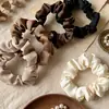 1. Goma para el pelo vintage de flores oscuras con una textura madura y suave, adecuada para ir al trabajo, accesorio para el cabello duradero y versátil para mujeres