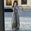 Impresionante atuendo estilo coreano, un conjunto completo del nuevo modelo 2026, camiseta a rayas de manga corta sin hombros para mujer, conjunto de pantalones anchos de verano