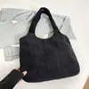 Bolso de hombro informal de terciopelo retro de gran capacidad para mujer, moderno, de color sólido, 2024