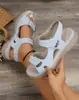 Nuevas sandalias casuales de talla grande para mujer para comercio exterior 2026, estilo deportivo, con correas de velcro, diseño de una sola tira y apertura de boca de pez