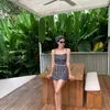 2026 Nuevo Conjunto de Cuatro Piezas de Alta Gama con Estampado de Cuadros, Camisola para Mujer de Corte Delgado, Sexy Traje de Baño Bikini, Pañuelo para la Cabeza, Estilo Falda