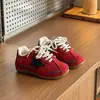 Zapatillas Infantiles de Estrellas Otoño/Invierno 2026 Estilo Coreano Moda Zapatos para Niños Zapatos Casuales de Suela Suave para Niños Zapatillas de Entrenamiento Alemanas para Niñas