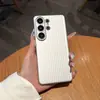 La pintura metálica corrugada es adecuada para fundas de teléfono Samsung S26ULTRA, diseño de botón metálico S25Plus, a prueba de caídas y proporciona cobertura total con una carcasa dura.