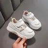 Zapatos Deportivos Transpirables de Malla para Niñas 2026 Nuevo Estilo Coreano Zapatos Tipo Papá para Niños Suela Suave Niños Medianos y Grandes Zapatos de Correr para Niñas