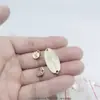 Pequenas Tags Penduradas que Melhoram a Atmosfera, Adequadas para Decoração de Perfume de Carro, Estilos Oval e Redondo com Clipe, Tags de Metal com Logo de Alta Qualidade