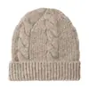 Gorro de Lana Gruesa Tejido en Punto Trenzado con Puño Otoño/Invierno 2025 25577A